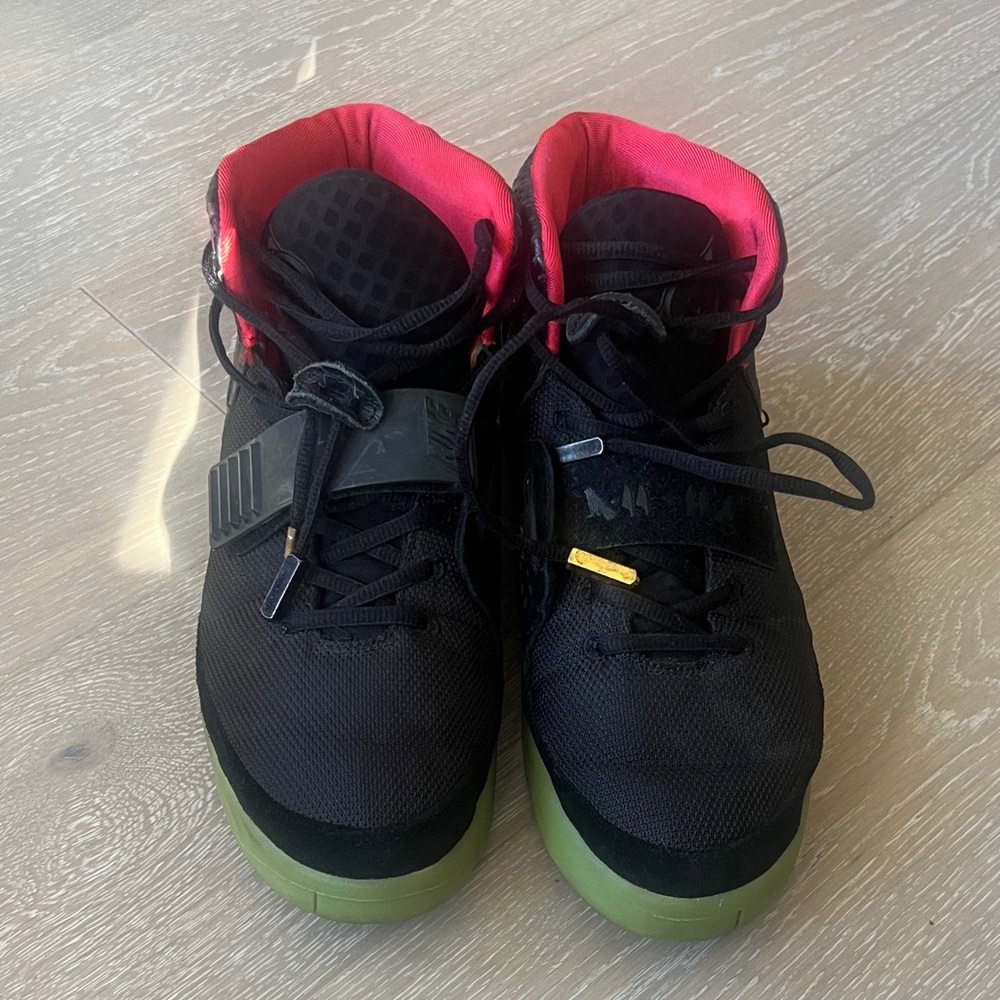 Nike Men's Black and Green Athletic Shoes